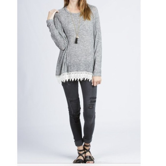 Tops - Chic crochet hem top