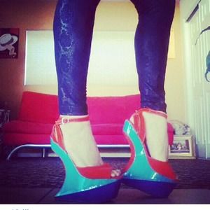 COLOR BLOCK GRAVITY HEELS