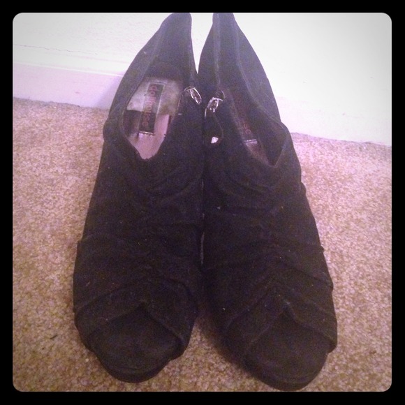 Black peep toe heels