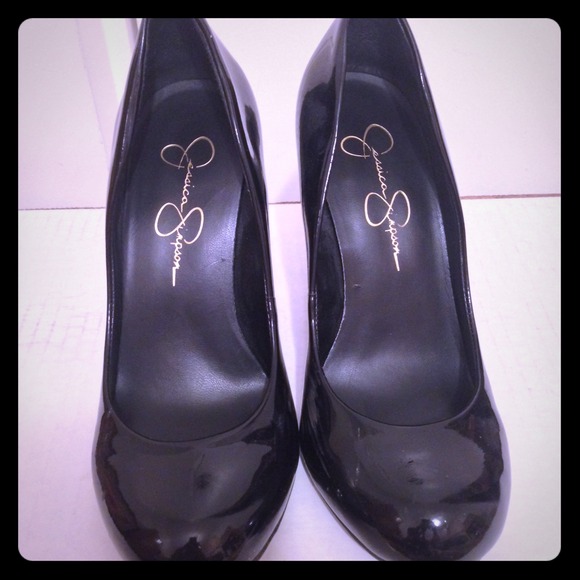 Jessica Simpson Round-Toe Black Heels