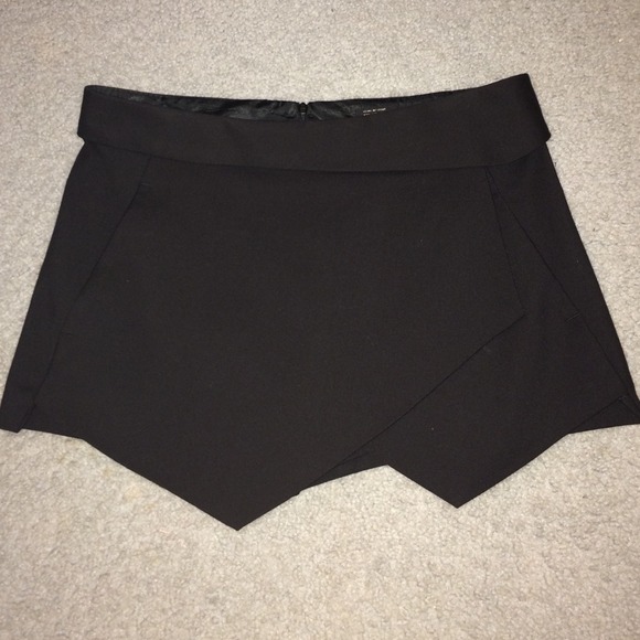 ZARA POINTED SKORT
