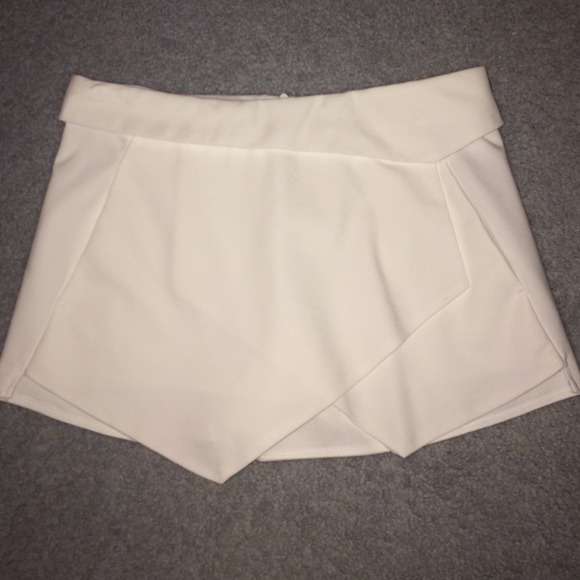 WHITE ZARA POINTED SKORT-WORN TWICE