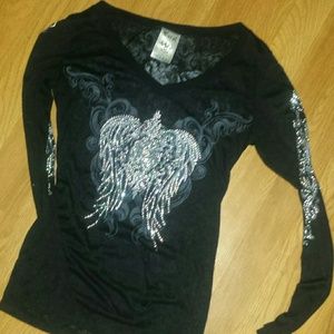 Very cute V-neck shirt