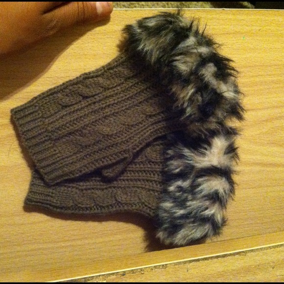 Gloves - Picture 2 of 3