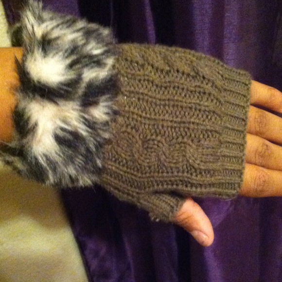 Gloves - Picture 3 of 3