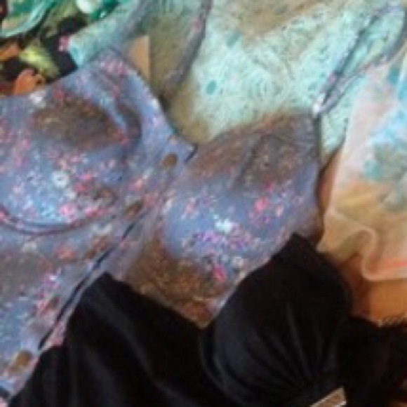 ❌SOLD ❌Cheap Clothes!!!! - Picture 3 of 4