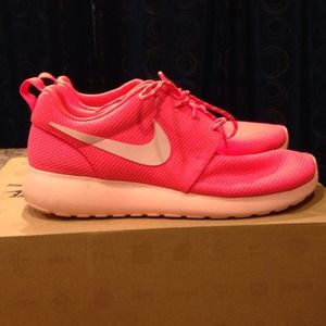 Nike Womens Roshe Running Shoe