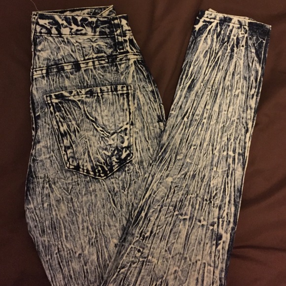 High Waist Acid Washed Jeans .