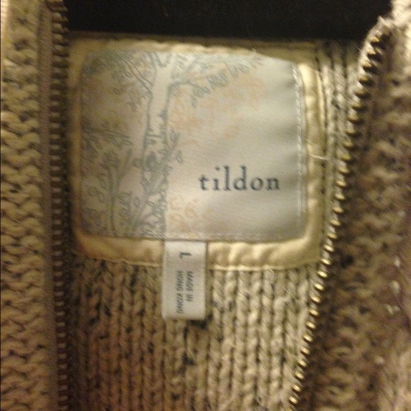 Tildon chunky cable knit fall sweater