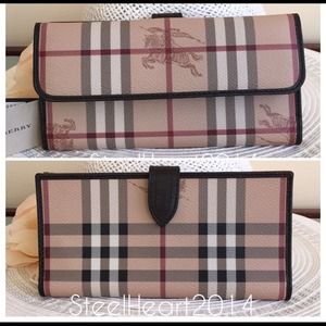 💕AUTH. Burberry Haymarket Continental Wallet💕