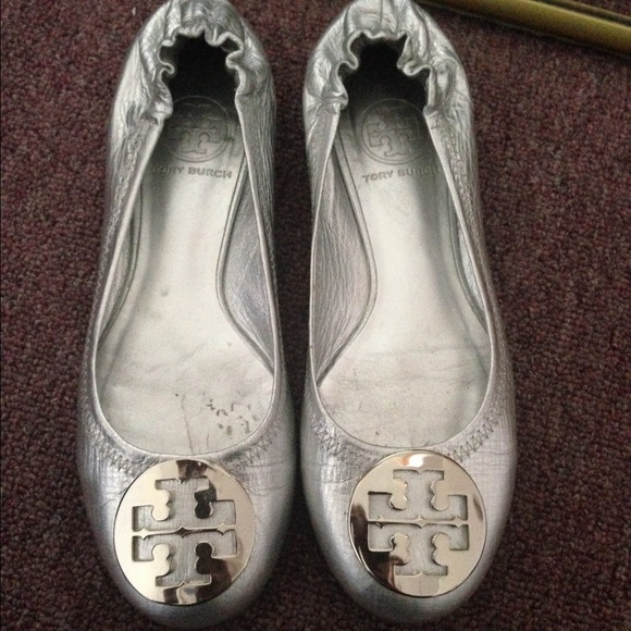 Authentic tory burch silver great condition