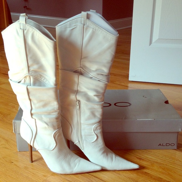 Aldo white boots size 8 only worn once