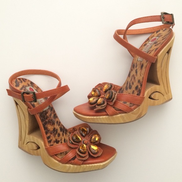 SALE!!Cut out wedges!