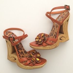 SALE!!Cut out wedges!