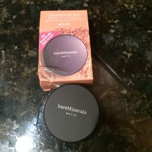 Matte spf 15 Foundation medium tone