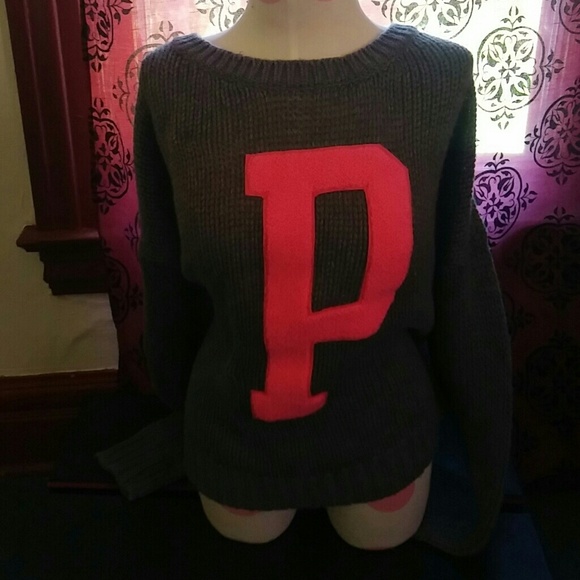 Over sized vs pink sweater