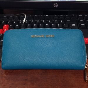 Michael Kors Saffiano Zip Wallet: Turquoise