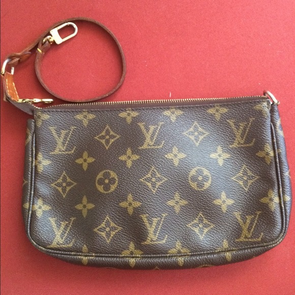 **Sold** Louis Vuitton pochette