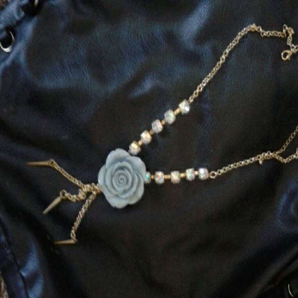 Flower necklace - Picture 2 of 2