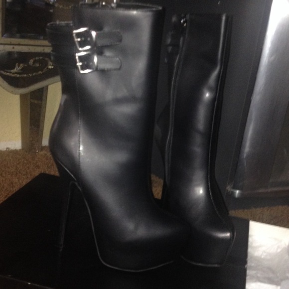 Black Tezra Boots 6" new in box