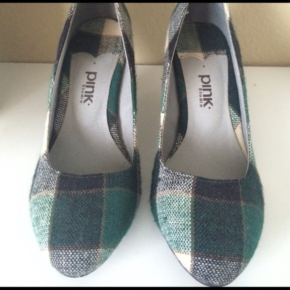 Green plaid pumps