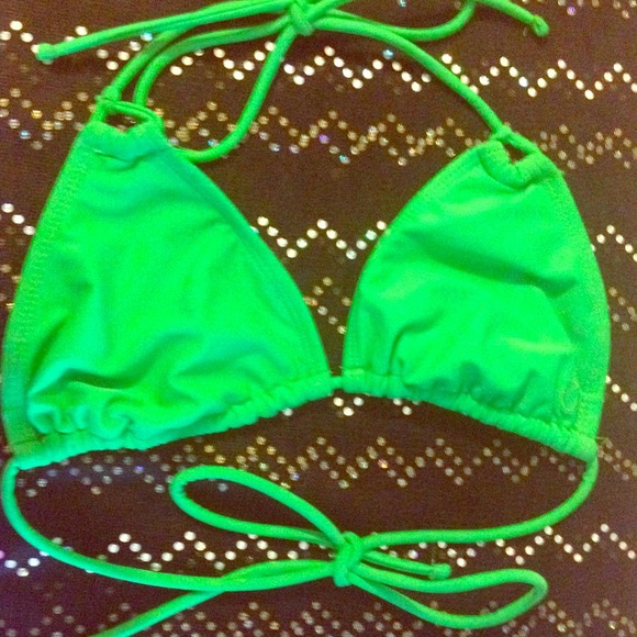 Green triangle bikini top💚 - Picture 1 of 1