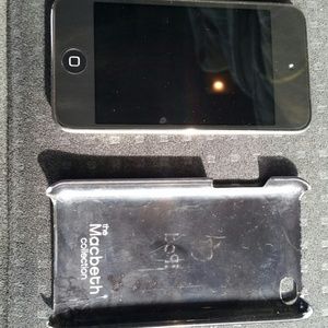 Ipod touch 4 with case