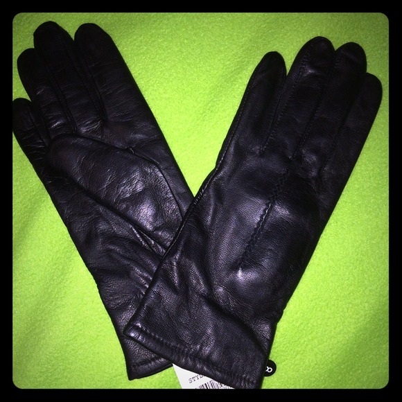 Women's black leather gloves