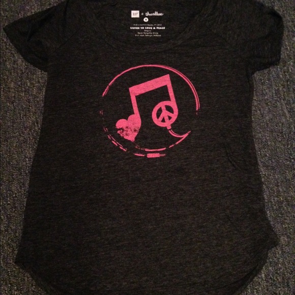 Gap tee
