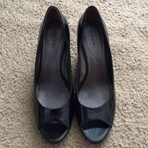TAHARI Peep-Toe Wedges in Black
