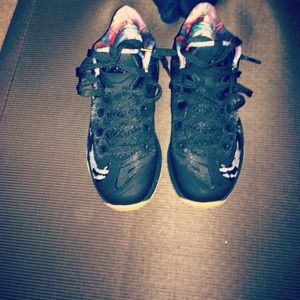 Lebron lows size 6y