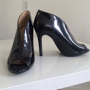 BCBG Generation peep toe bootie