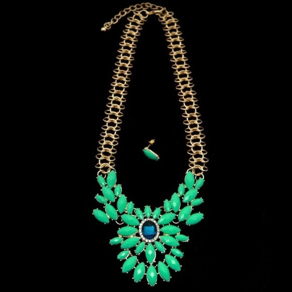 SOLD Statement Mint/Gold Necklace & Earring Set - Picture 3 of 4