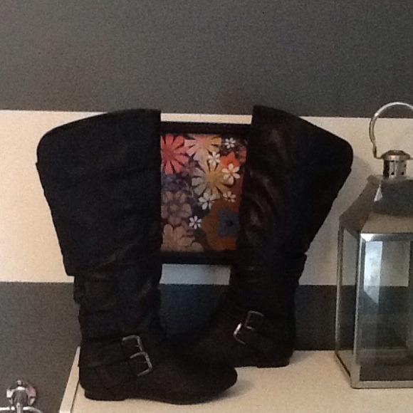 New never wornBlack boots