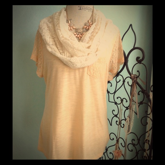 PEACHY LACE V NECK TOP NICE AND LIGHT FEEL