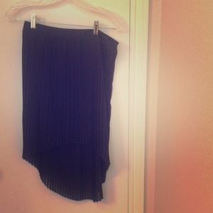 Black pleated high low skirt