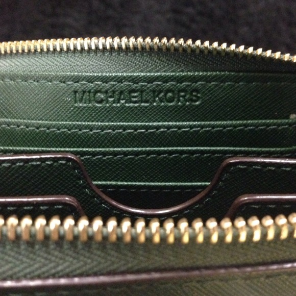 Michael Kors clutch wallet - Picture 4 of 4