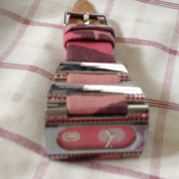 Watch - Picture 3 of 4