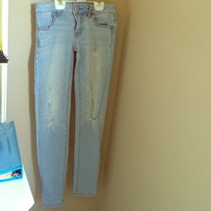 Light wash ripped skinny jeans