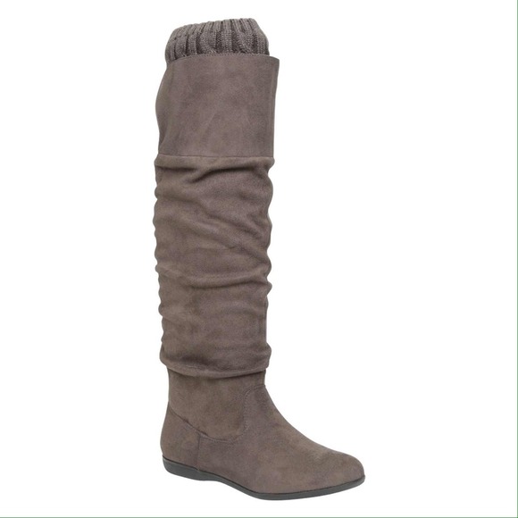 🎉🎉🎉 Looking for Gray Aldo boots 🎉🎉🎉