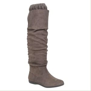🎉🎉🎉 Looking for Gray Aldo boots 🎉🎉🎉