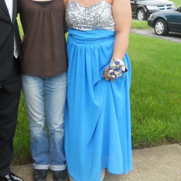 BEAUTIFUL PROM DRESS !!! - Picture 1 of 3