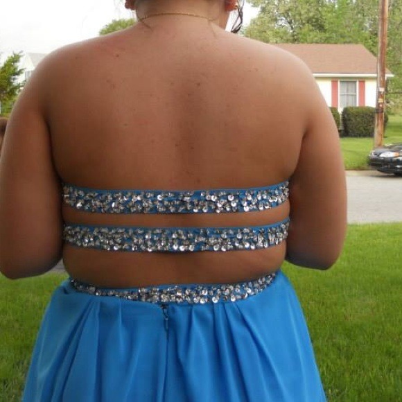 BEAUTIFUL PROM DRESS !!! - Picture 3 of 3