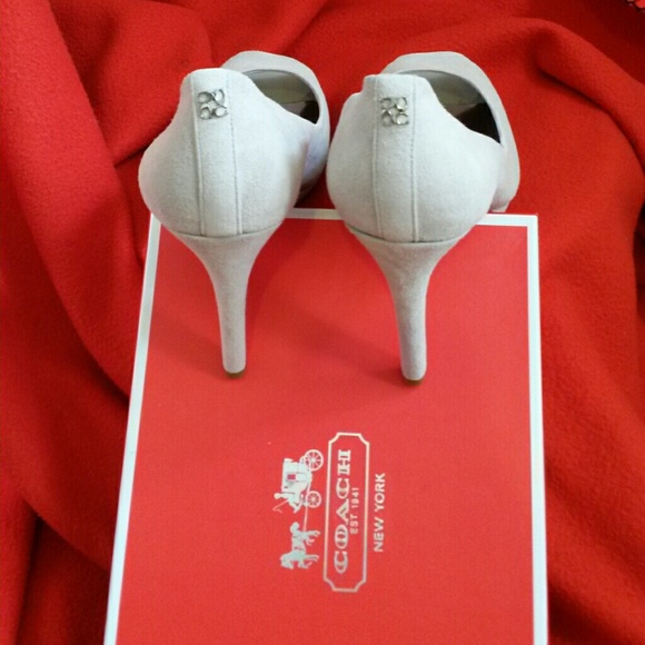 Host Pick Selma Coach Super Sexy Shoes - Picture 2 of 4