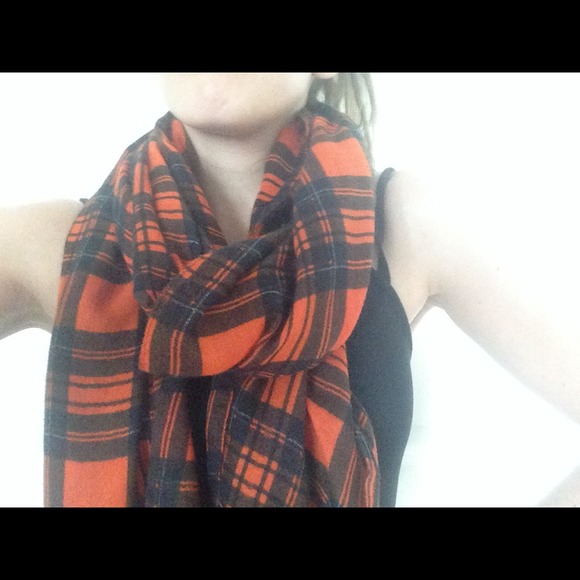 Fall Bundle: 3 scarfs for the price of 1!! - Picture 2 of 4