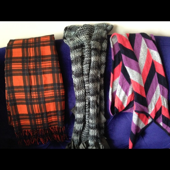 Fall Bundle: 3 scarfs for the price of 1!! - Picture 4 of 4