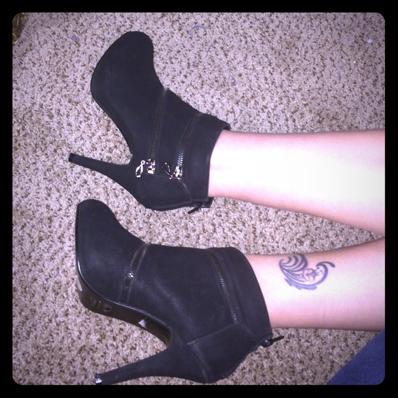 IDEAL synthetic stiletto ankle booties w/ zippers - Picture 1 of 4