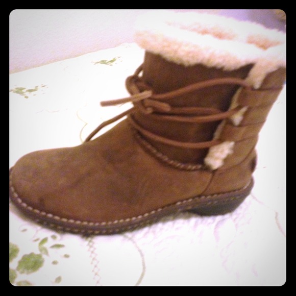 UGG Boots - Brand new ugg boots .!! Don't have the box tho !