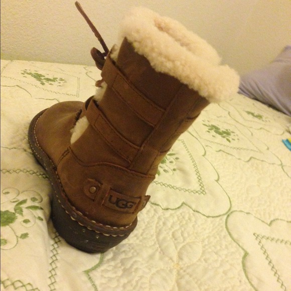 Brand new ugg boots .!! Don't have the box tho ! - Picture 2 of 2