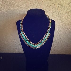 Chain necklace with color